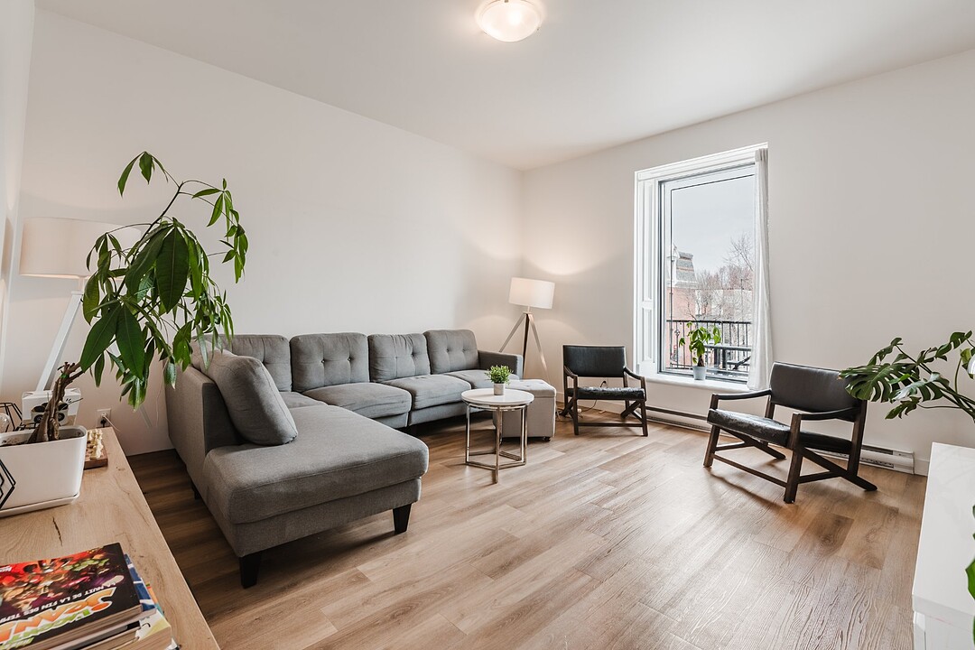 3780 Rue St-Denis, Le Plateau-Mont-Royal, Québec