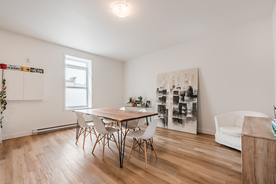 3780 Rue St-Denis, Le Plateau-Mont-Royal, Québec