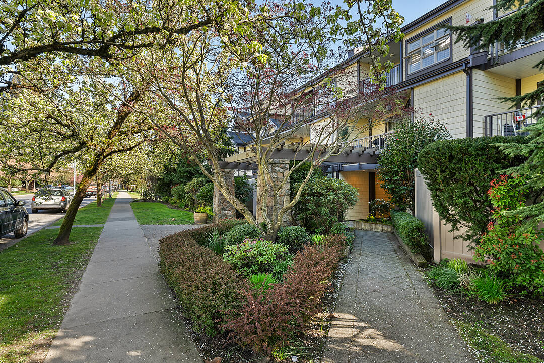 235 4th Street W #207, North Vancouver, British Columbia