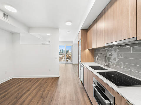 88 Bathurst St #919, Toronto