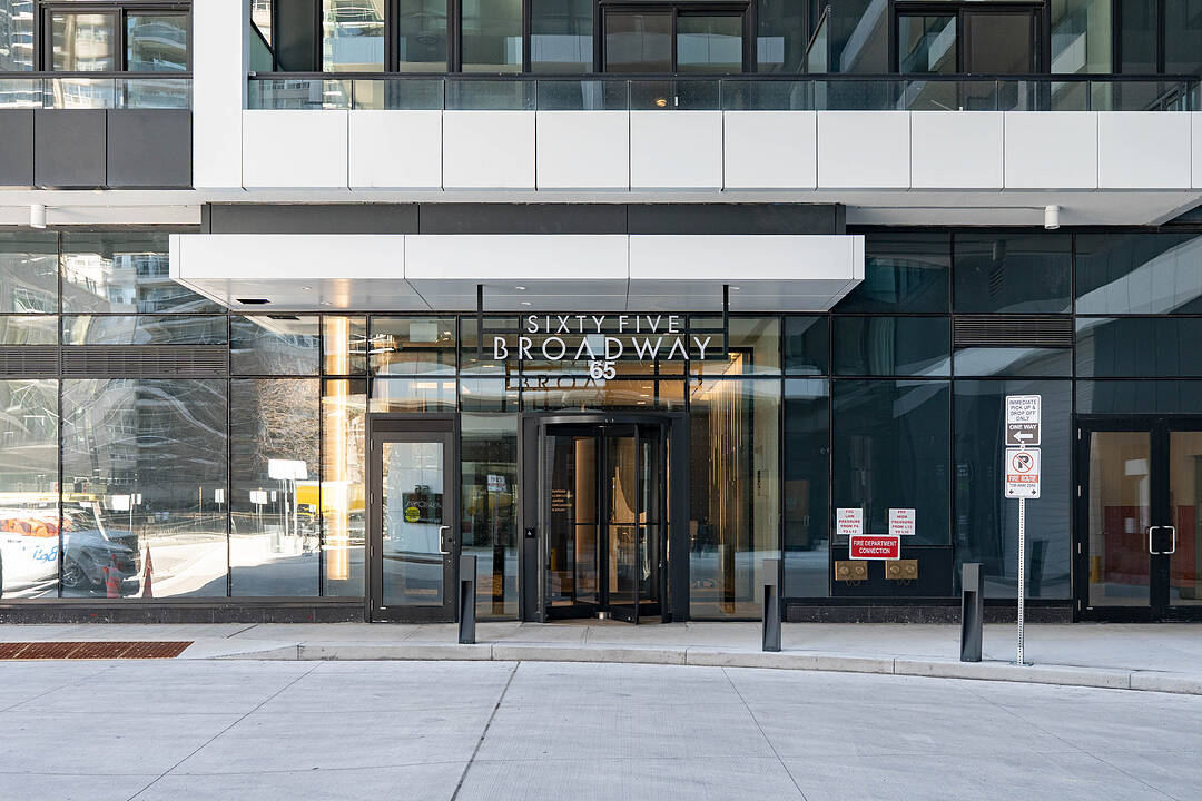 65 Broadway Ave #3402, Toronto, Ontario