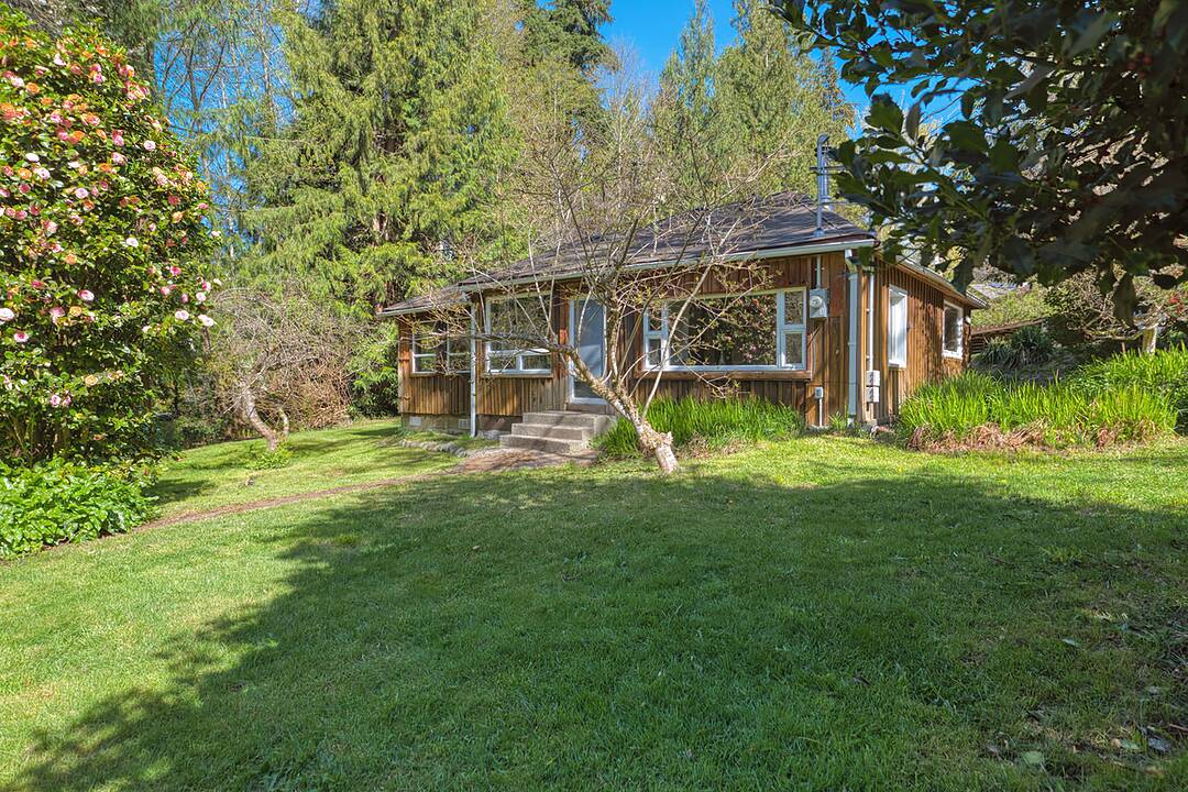 8200 Redrooffs Road, Halfmoon Bay, British Columbia