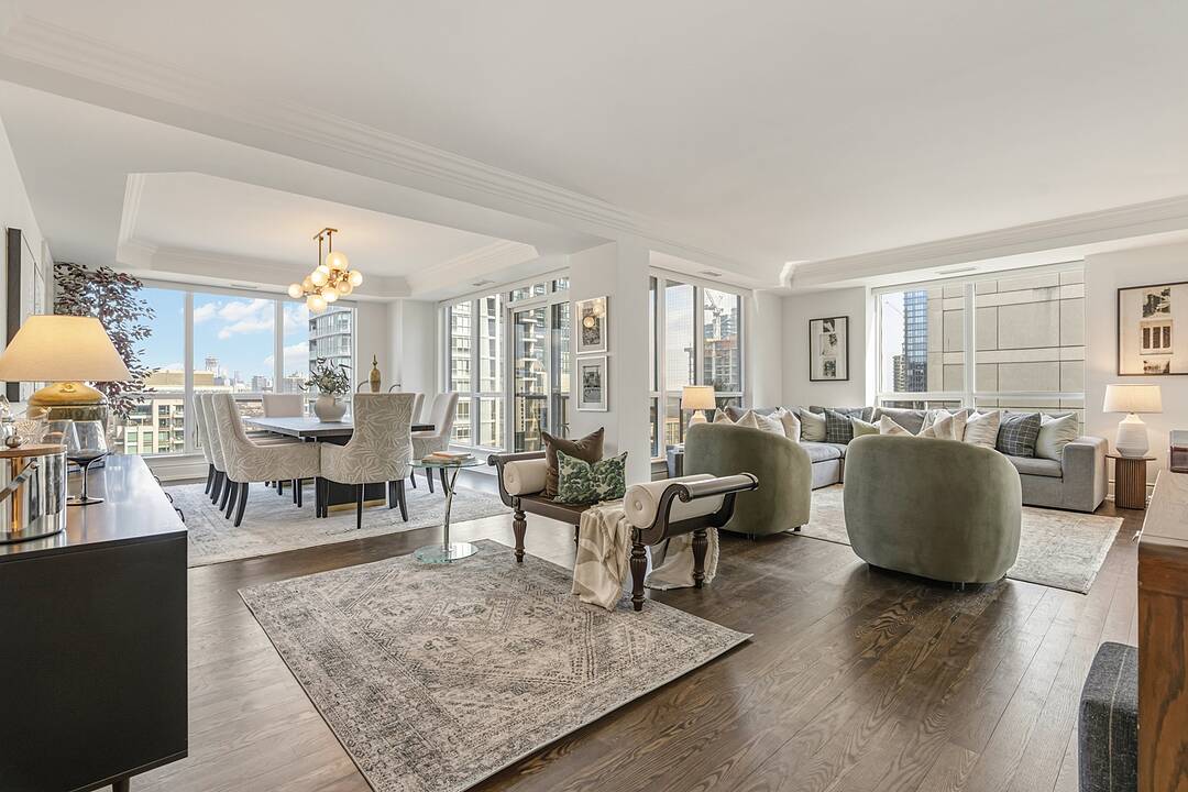 10 Bellair St #1807, Toronto, Ontario