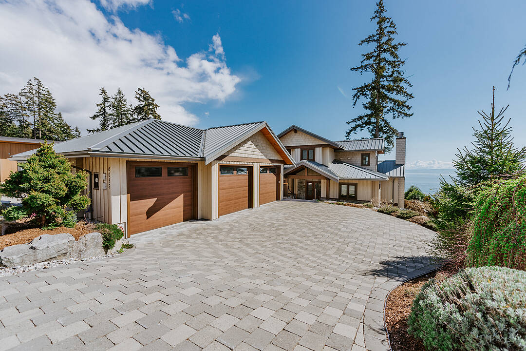 6035 Silverstone Lane, Sechelt, British Columbia