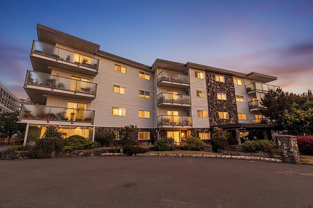 207-848 Esquimalt Road, Esquimalt, British Columbia