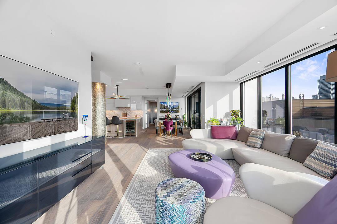 200 Cumberland St #3005, Toronto, Ontario