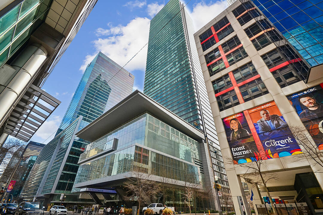 183 Wellington St W #3703, Toronto, Ontario