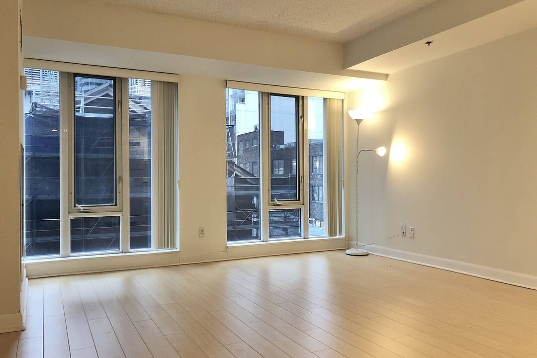 210 Victoria St #717, Toronto, Ontario