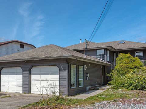 5796 Trail Avenue, Sechelt