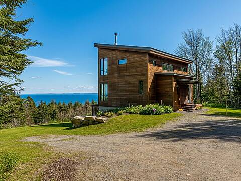 1581 Ch. des Hauts-Bois, Saint-Irénée