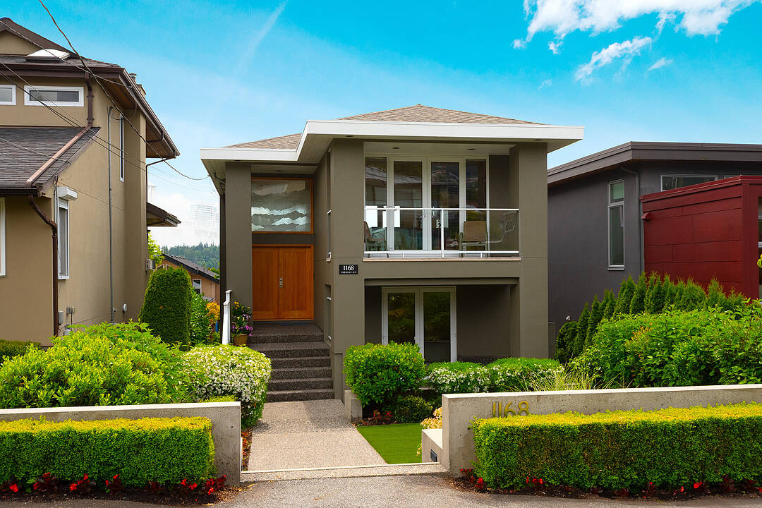 1168 Esquimalt Avenue, West Vancouver, British Columbia
