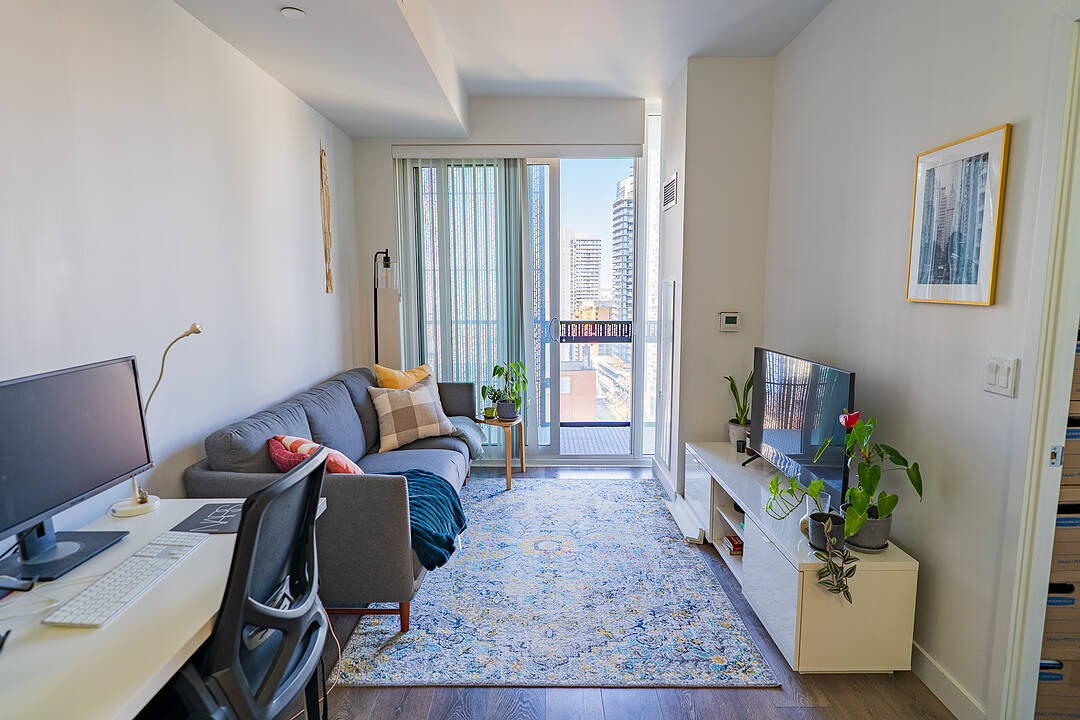 8 Eglinton Ave E #1710, Toronto, Ontario