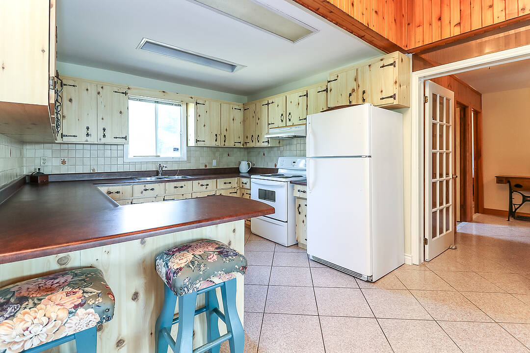 14 James Street, Tiny, Ontario