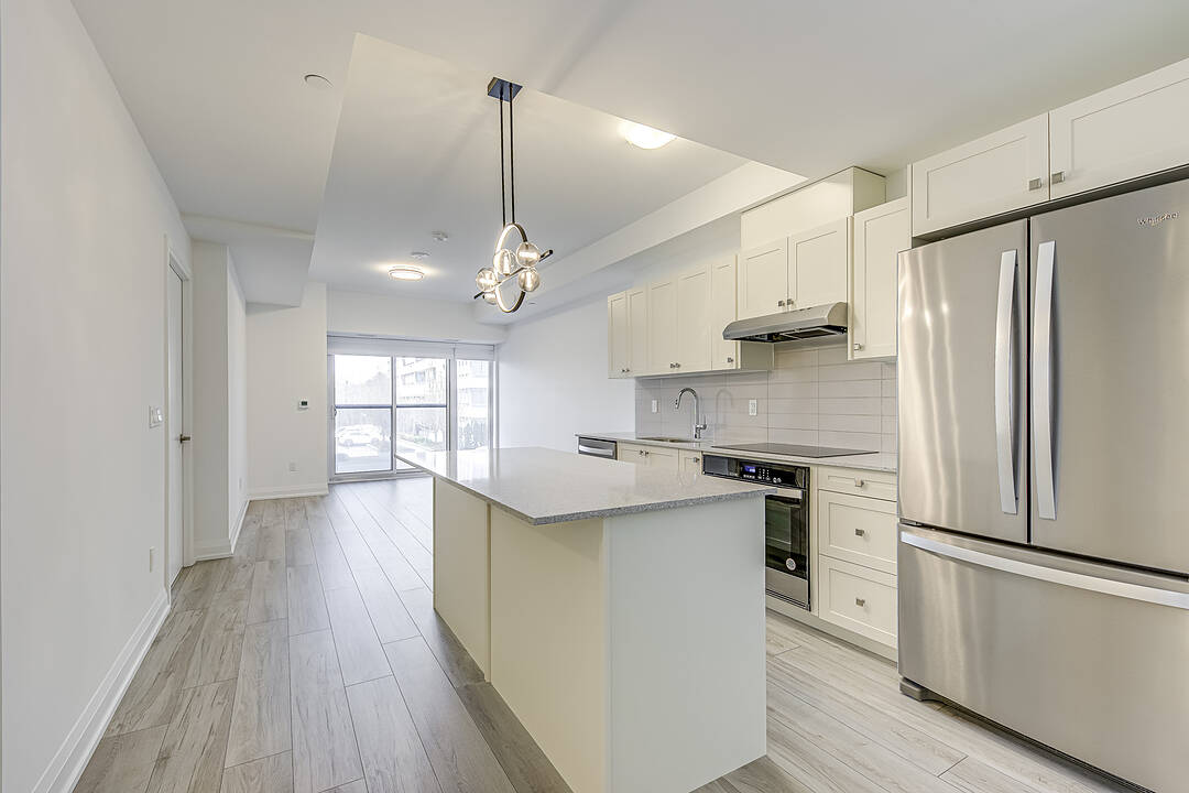 1035 Southdown Rd #212, Mississauga, Ontario