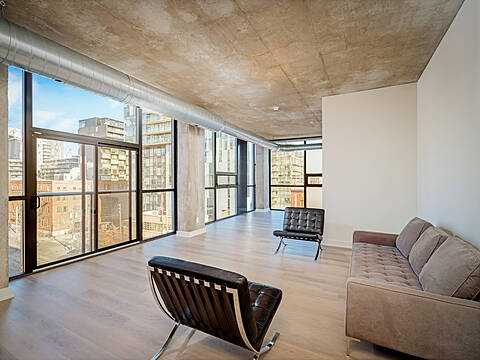 60 Bathurst St #605, Toronto