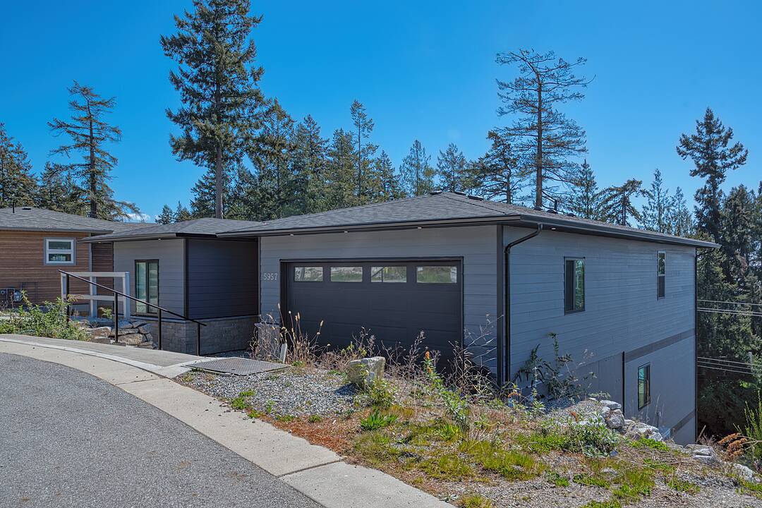 5957 Barnacle Place, Sechelt, British Columbia