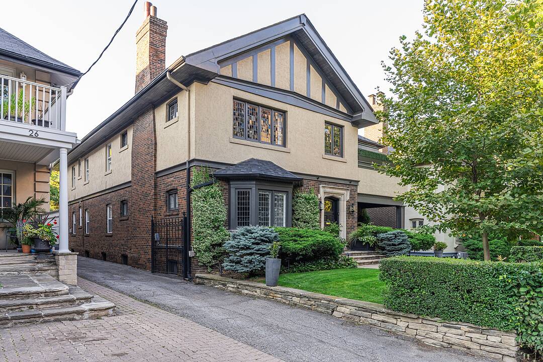 22 Edmund Ave #Upper, Toronto, Ontario