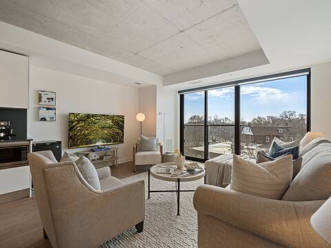 2720 Dundas St #323, Toronto