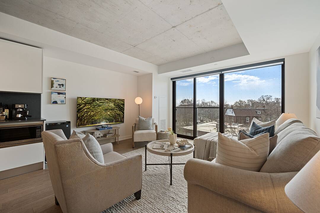 2720 Dundas St #323, Toronto, Ontario