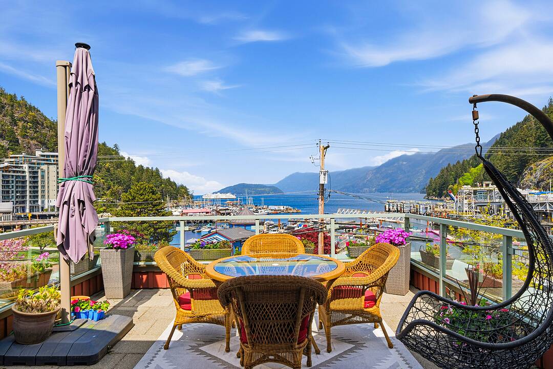 6688 Royal Avenue #PH 1, West Vancouver, British Columbia