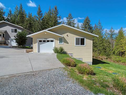 5797-5799 Sandy Hook Road, Sechelt