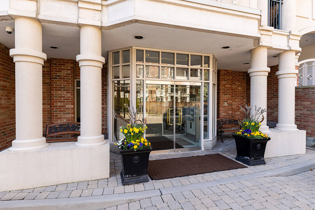 10 Old Mill Tr #PH08, Toronto, Ontario