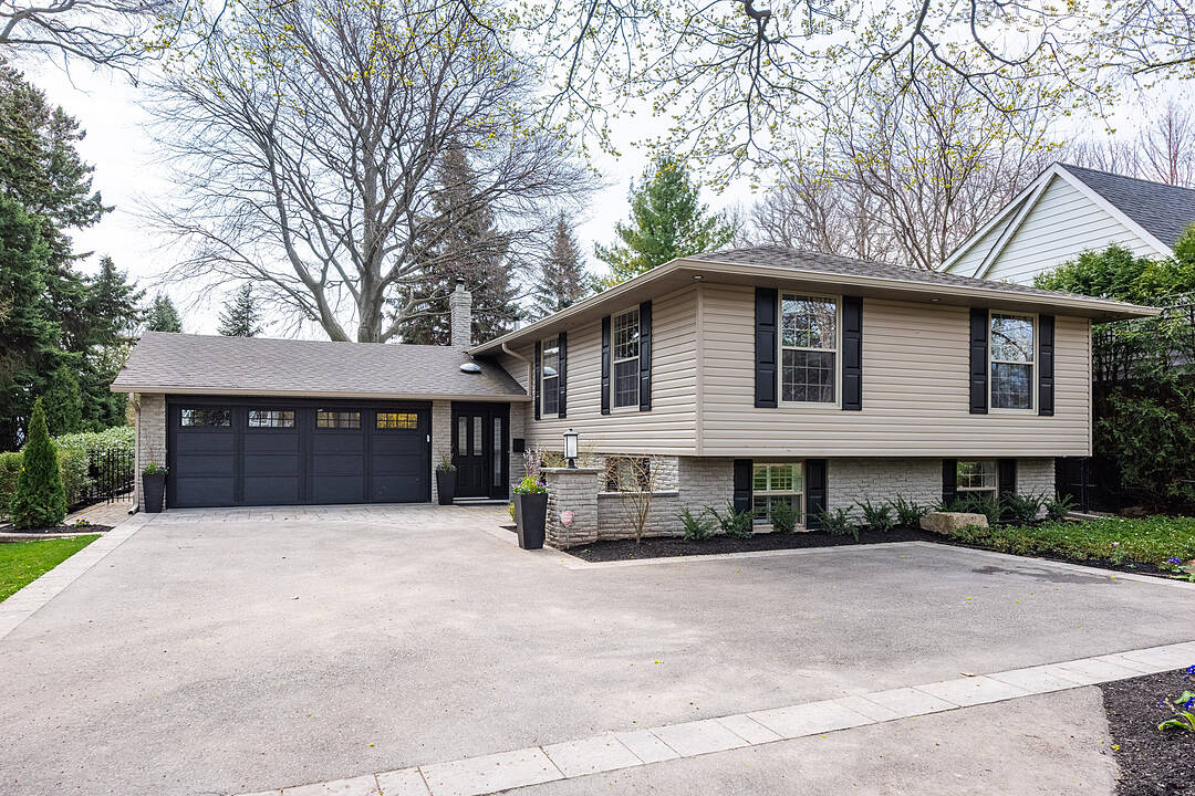 4012 Lakeshore Rd, Burlington, Ontario