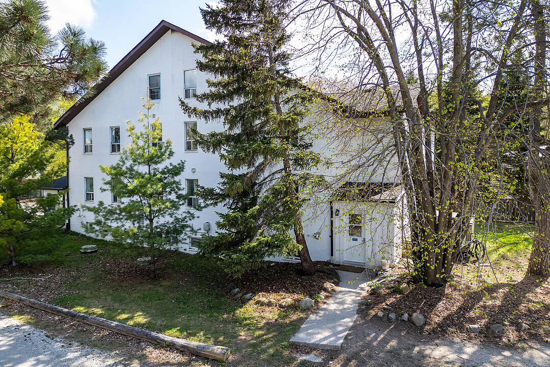 210 Arlberg Cres, Blue Mountains, Ontario