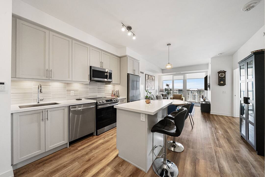 95 Oneida Cres #2003, Richmond Hill, Ontario