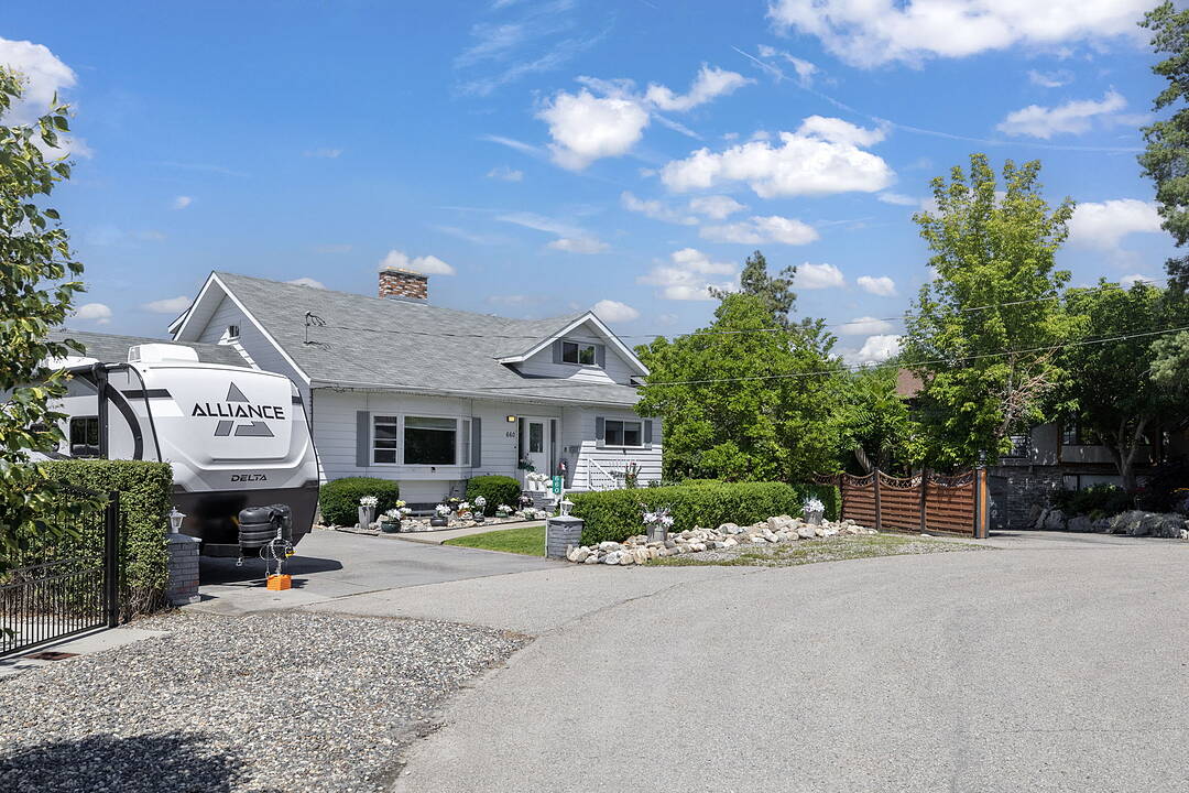 660 Sparrow Road, Kelowna, British Columbia