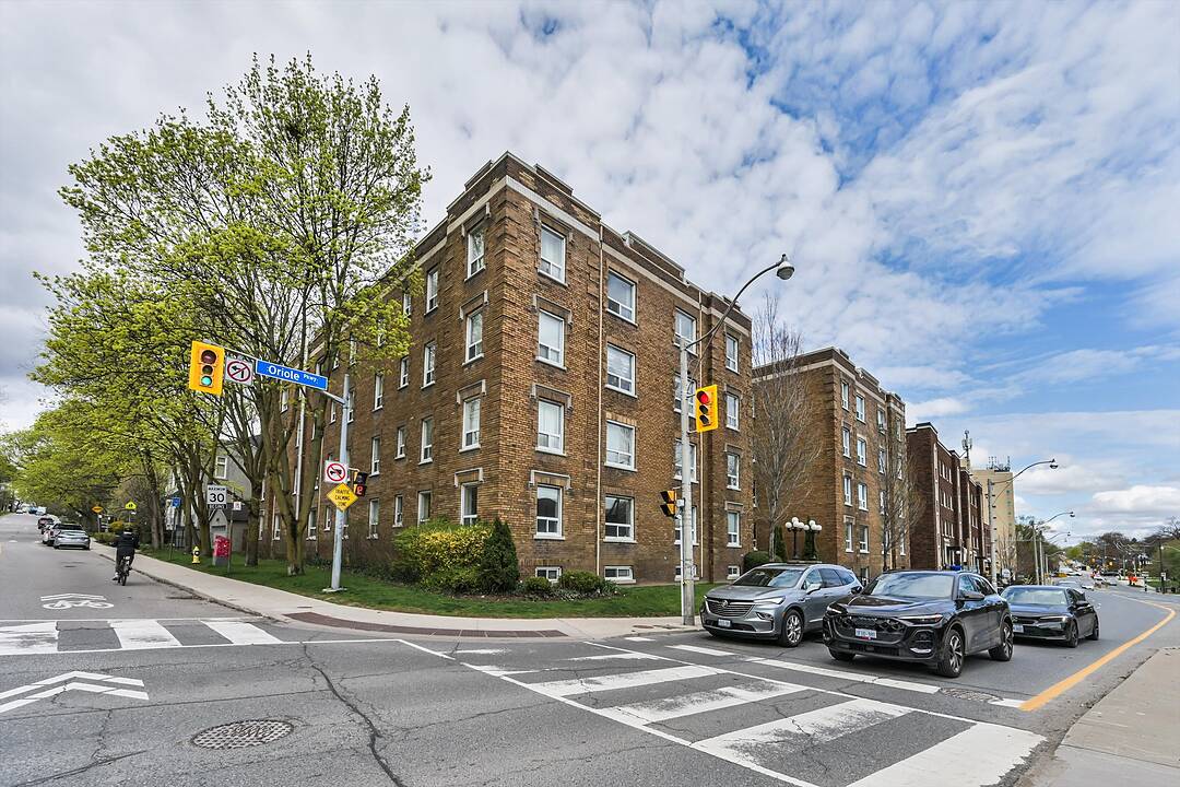 100 Oriole Pkwy #106, Toronto, Ontario