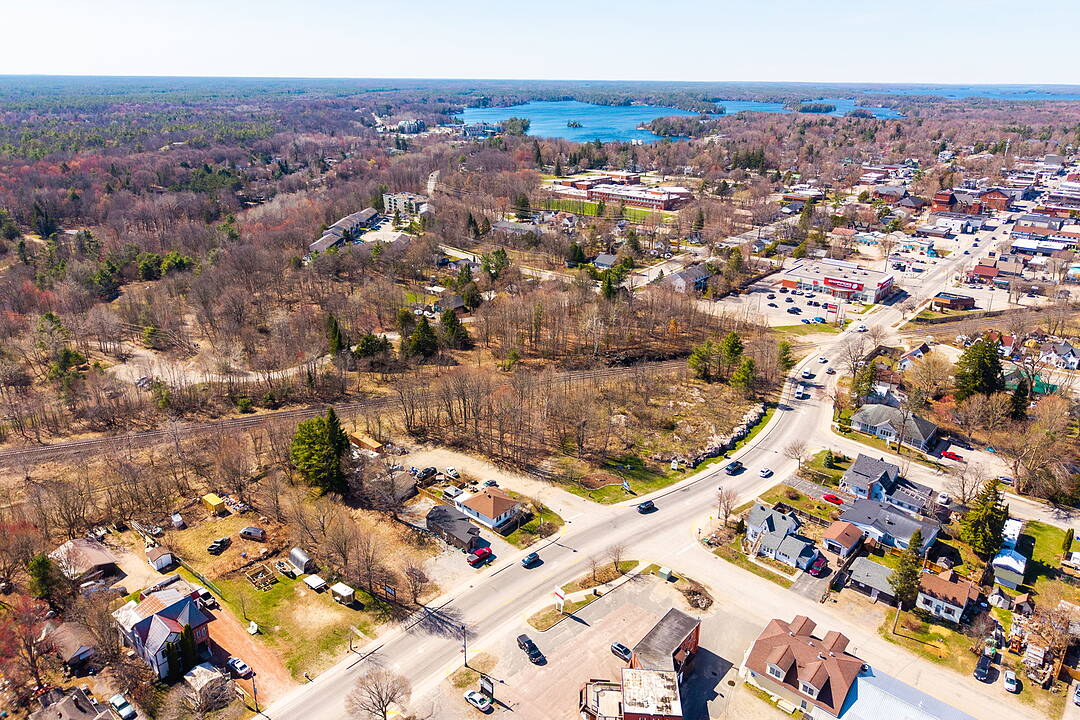 825 Muskoka Road South, Gravenhurst, Ontario