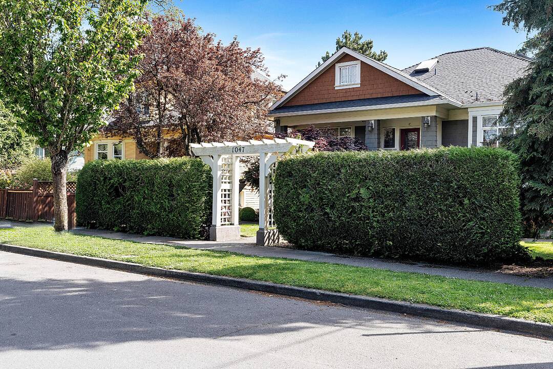 D-1047 Chamberlain Street, Victoria, British Columbia