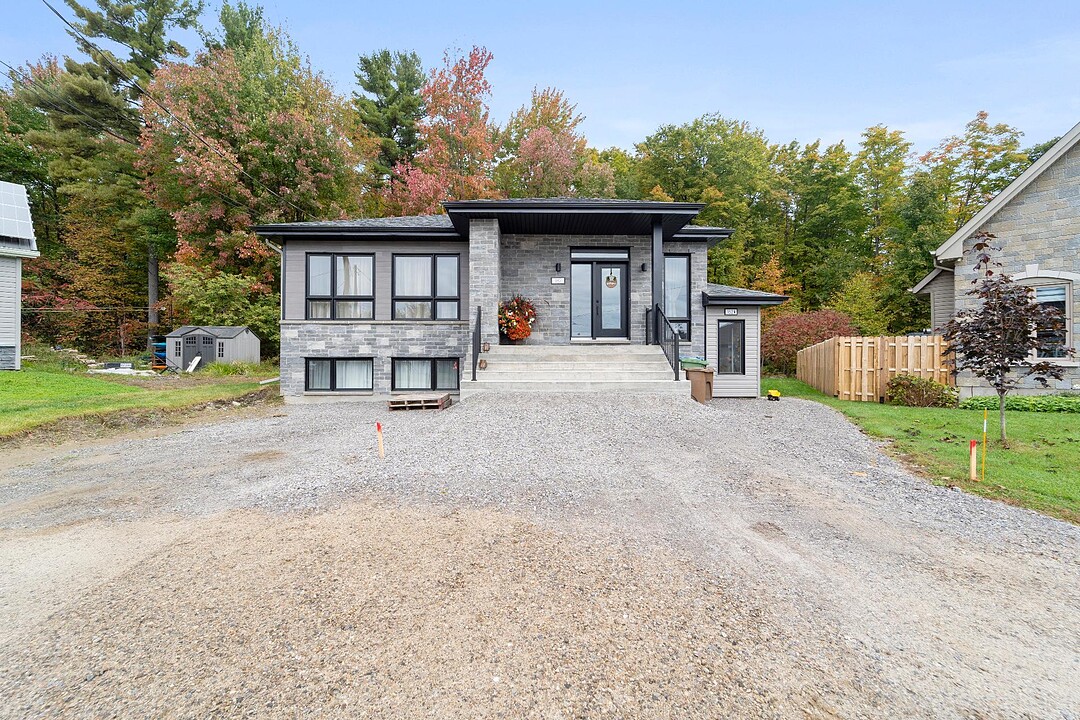 162-162A Rue Émile-Brazeau, Papineauville, Québec