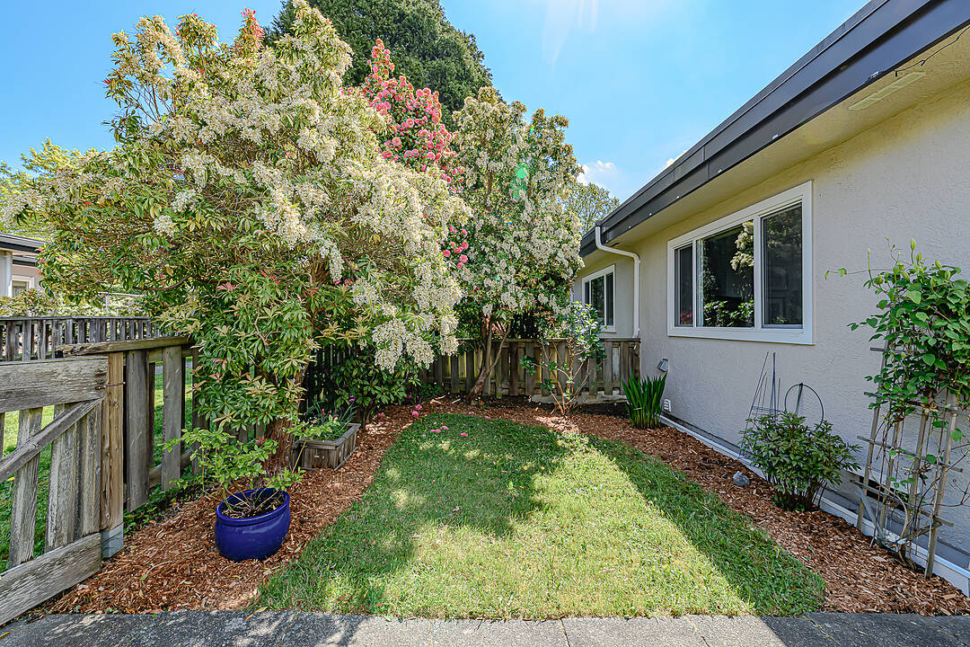 23-3060 Harriet Road, Saanich, British Columbia