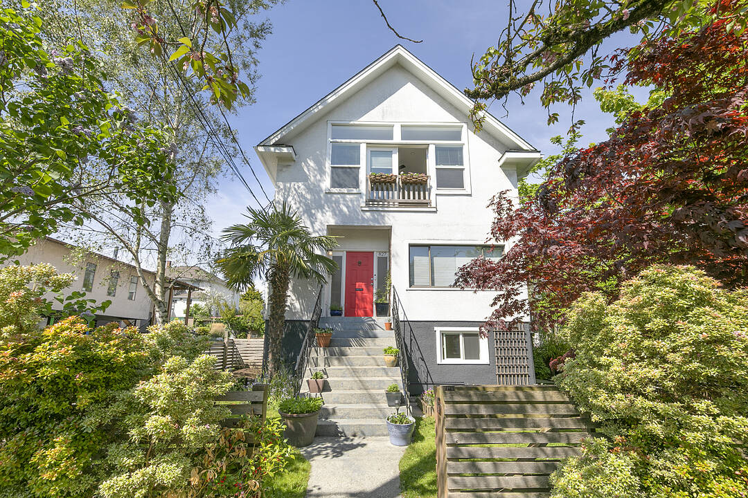 827 16th Avenue E, Vancouver, British Columbia