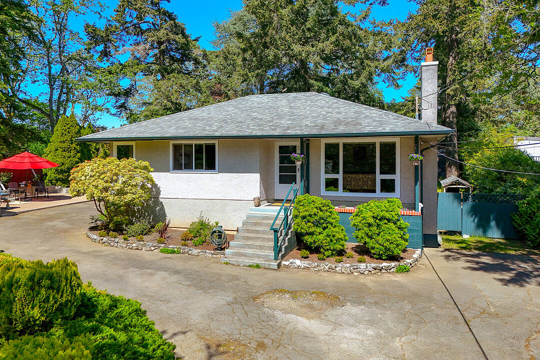 164 Island Highway, View Royal, British Columbia