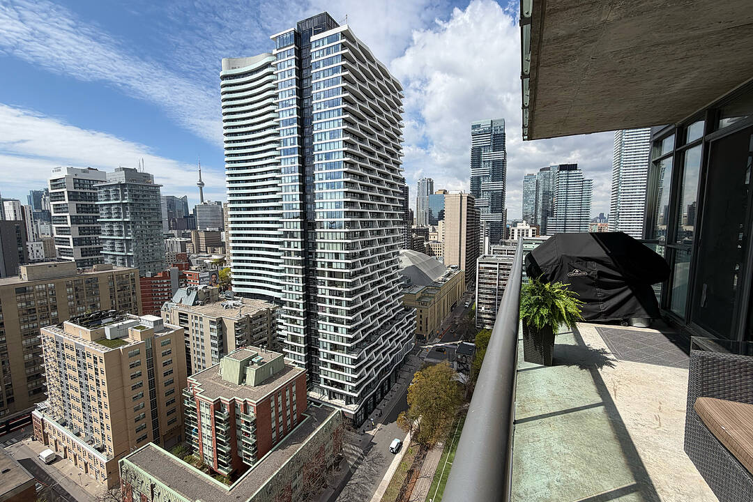 285 Mutual St #2108, Toronto, Ontario