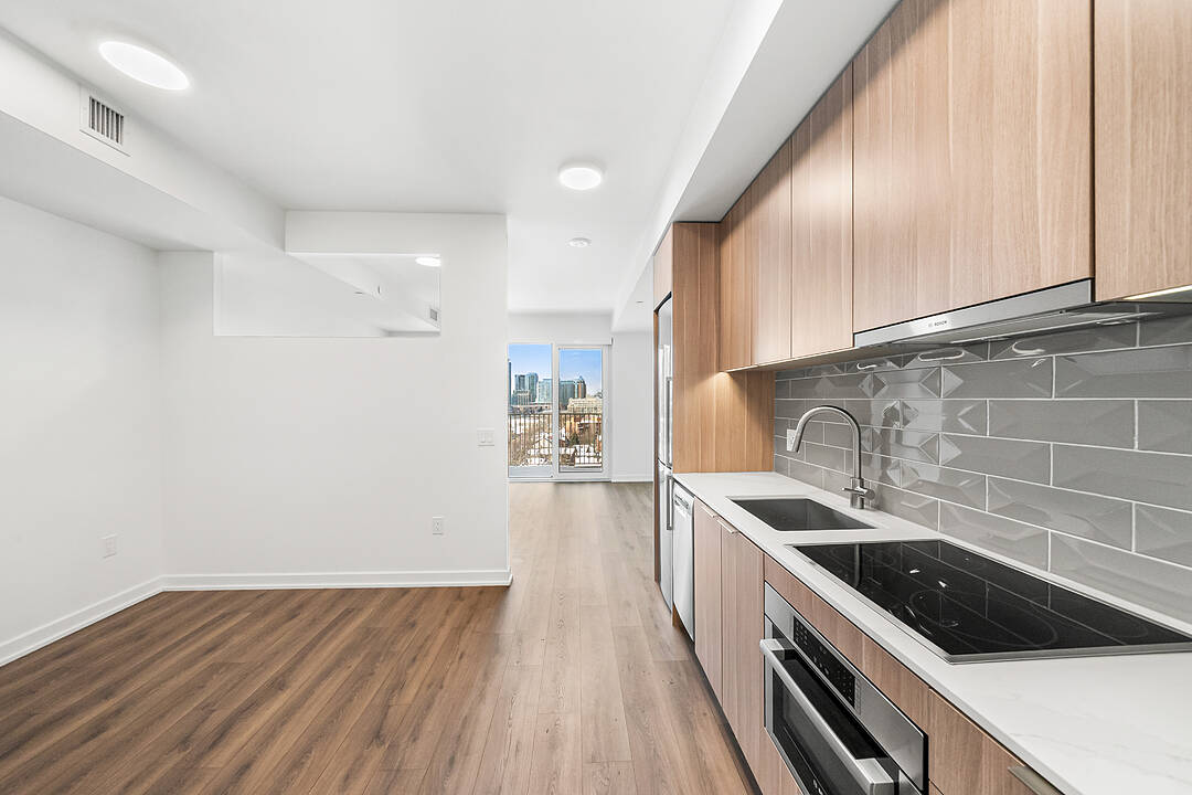 88 Bathurst St #1413, Toronto, Ontario