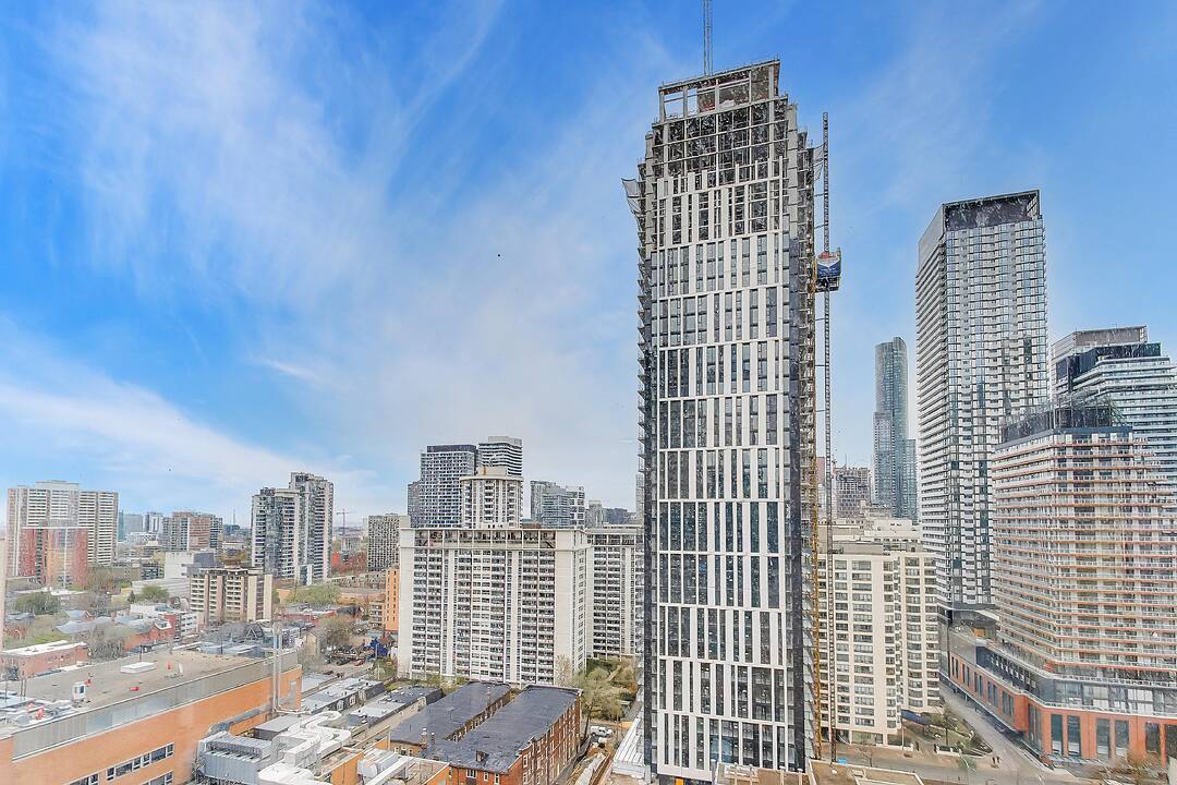 22 Wellesley St #2002, Toronto, Ontario