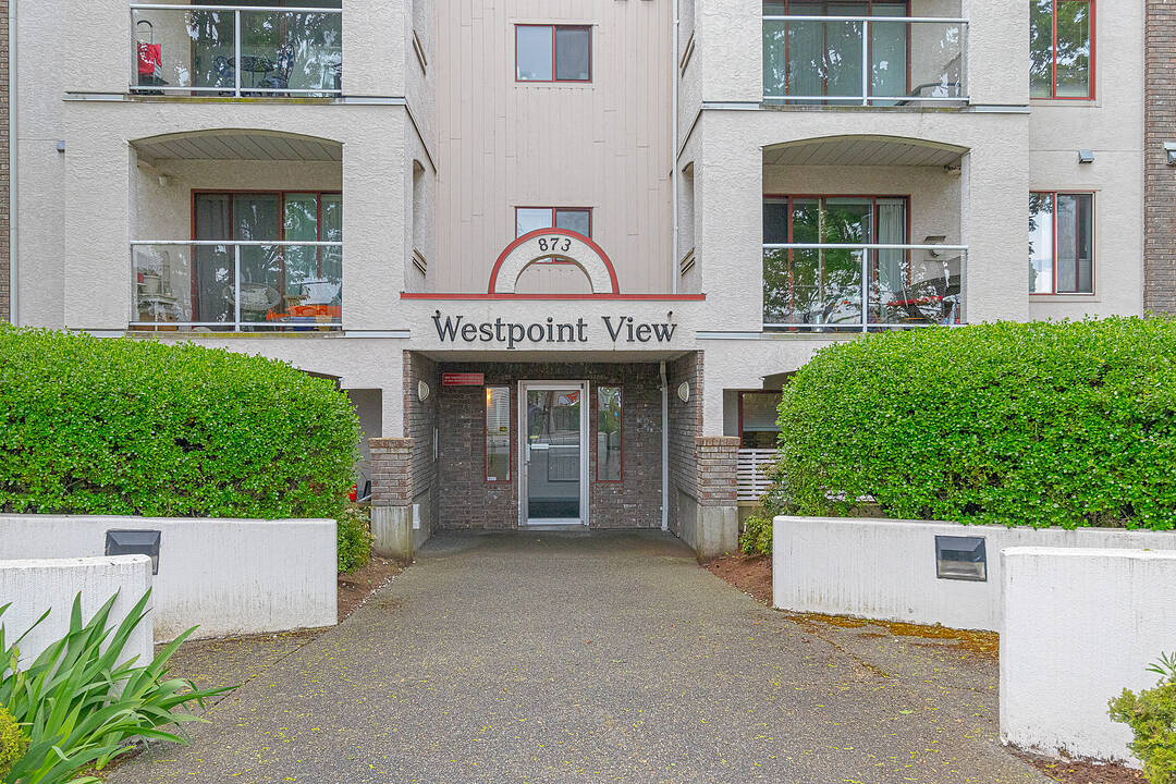 107-873 Esquimalt Road, Esquimalt, British Columbia