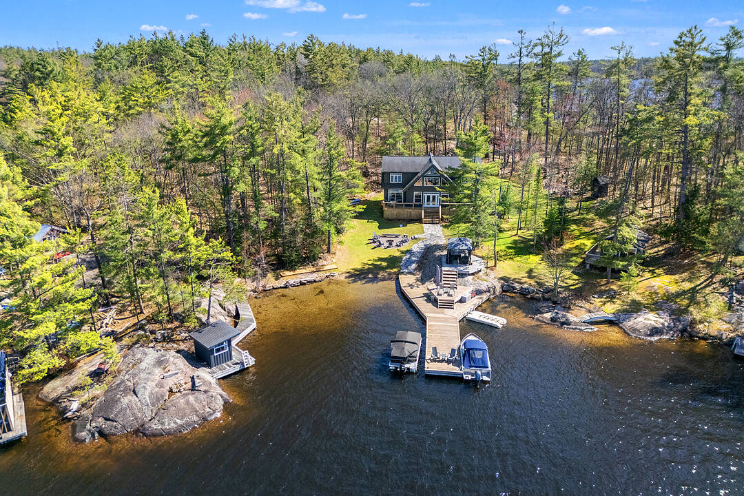 2542 Go Home Lake Shore, Georgian Bay, Ontario