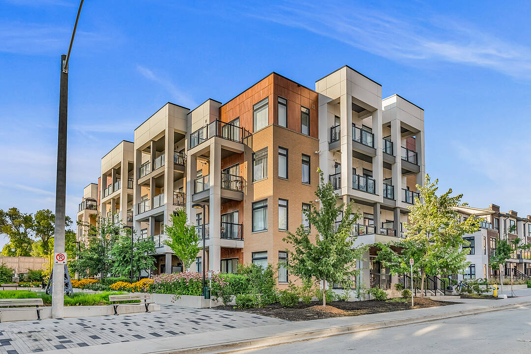 120 Canon Jackson Dr #406, Toronto, Ontario
