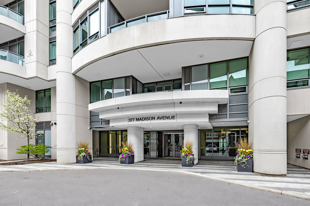377 Madison Ave #714, Toronto, Ontario