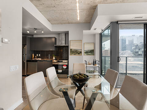 95 Bathurst St #1204, Toronto