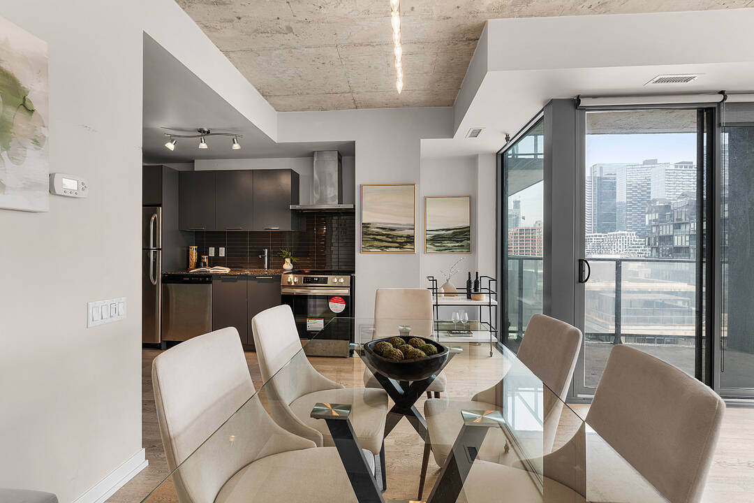 95 Bathurst St #1204, Toronto, Ontario