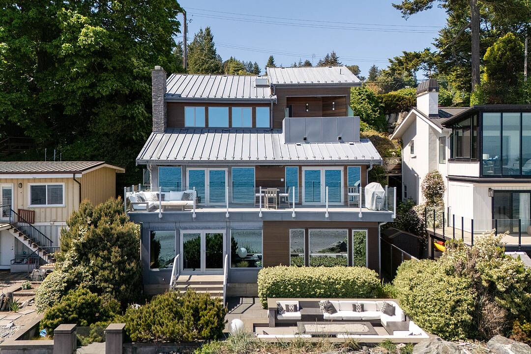 5039 Cordova Bay Road, Saanich, British Columbia