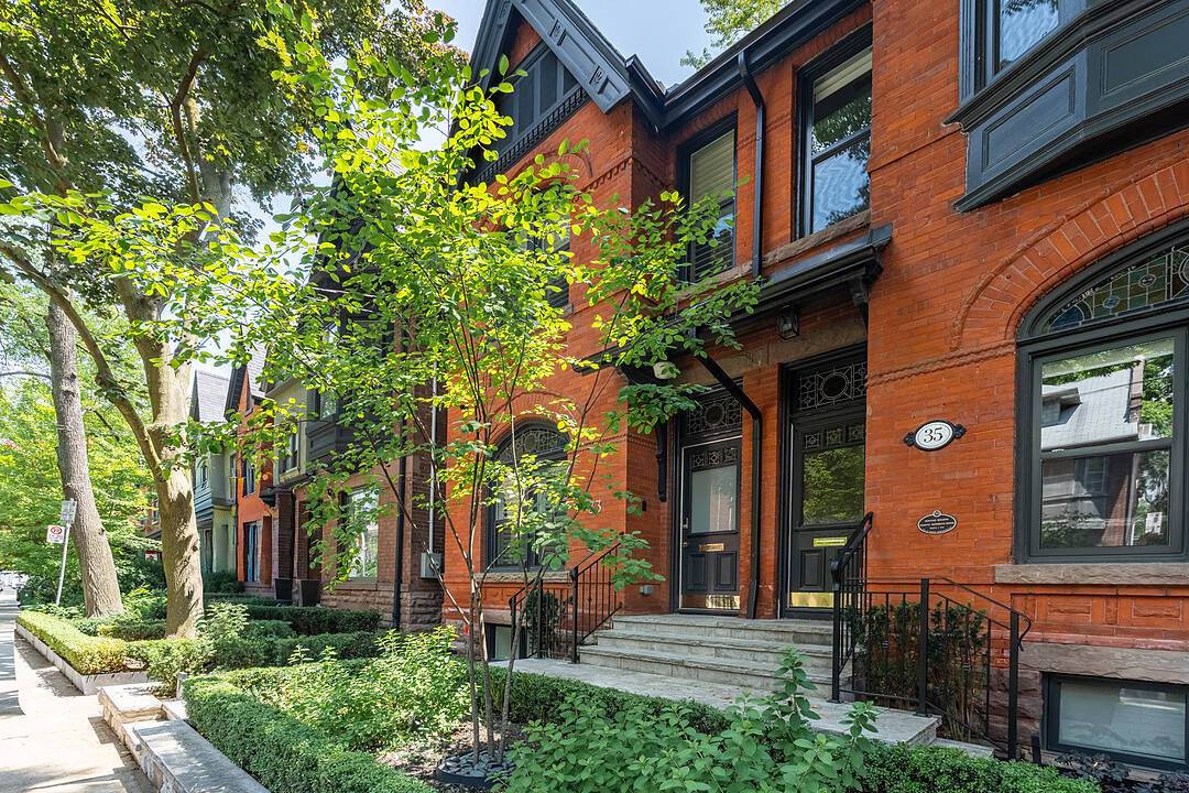 33 Tranby Ave, Toronto, Ontario