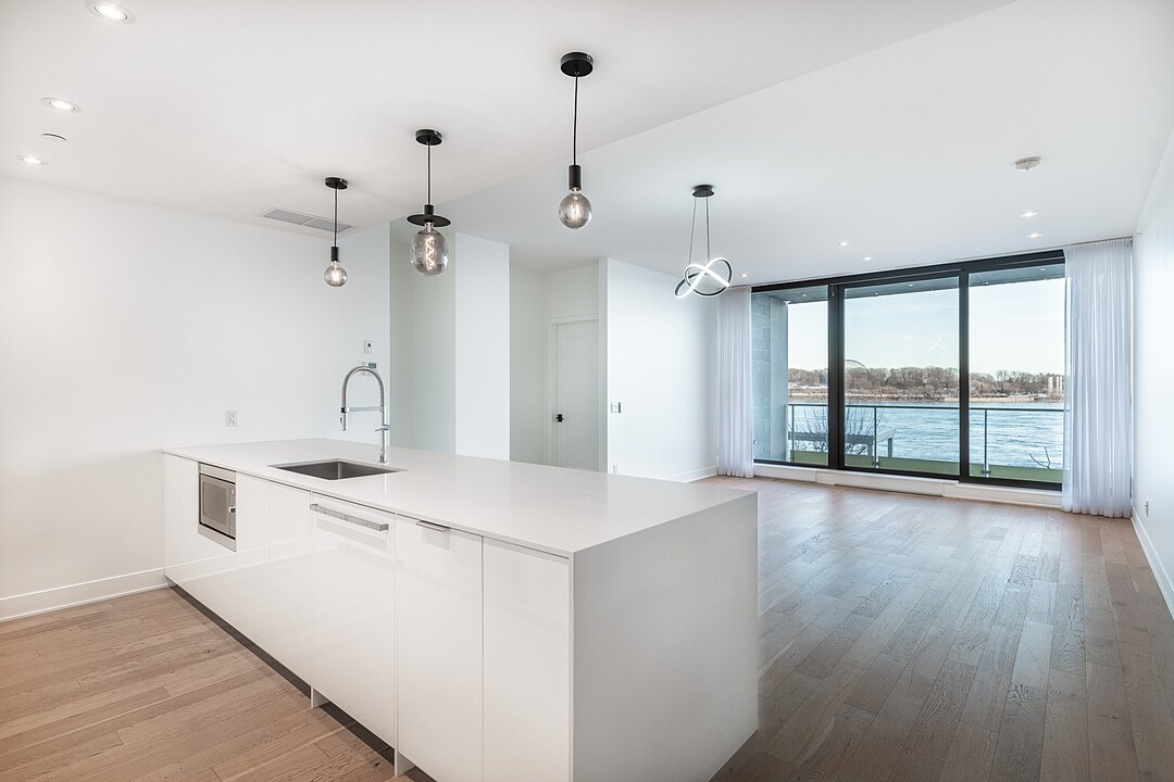 1010 Rue de la Commune E., Apt. 202, Ville-Marie, Québec