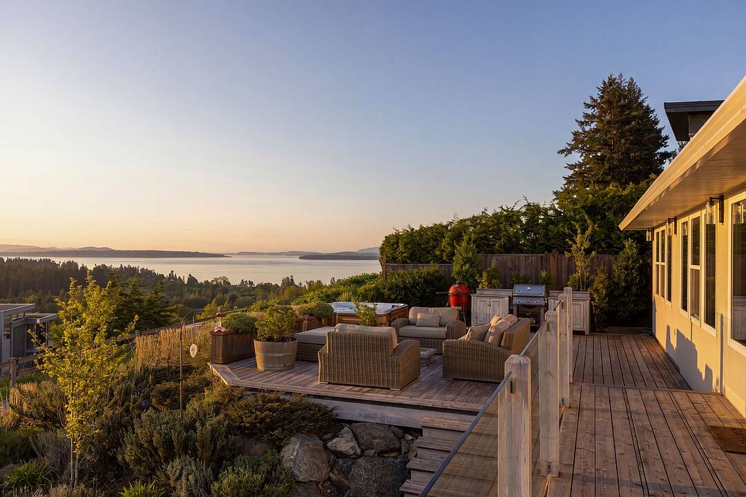 790 Del Monte Place, Saanich, British Columbia